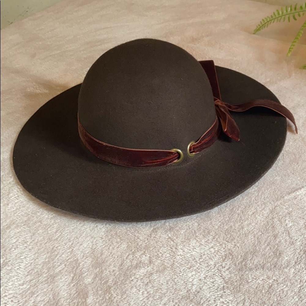 Brown 100% wool wide brim hat with velvet ribbon